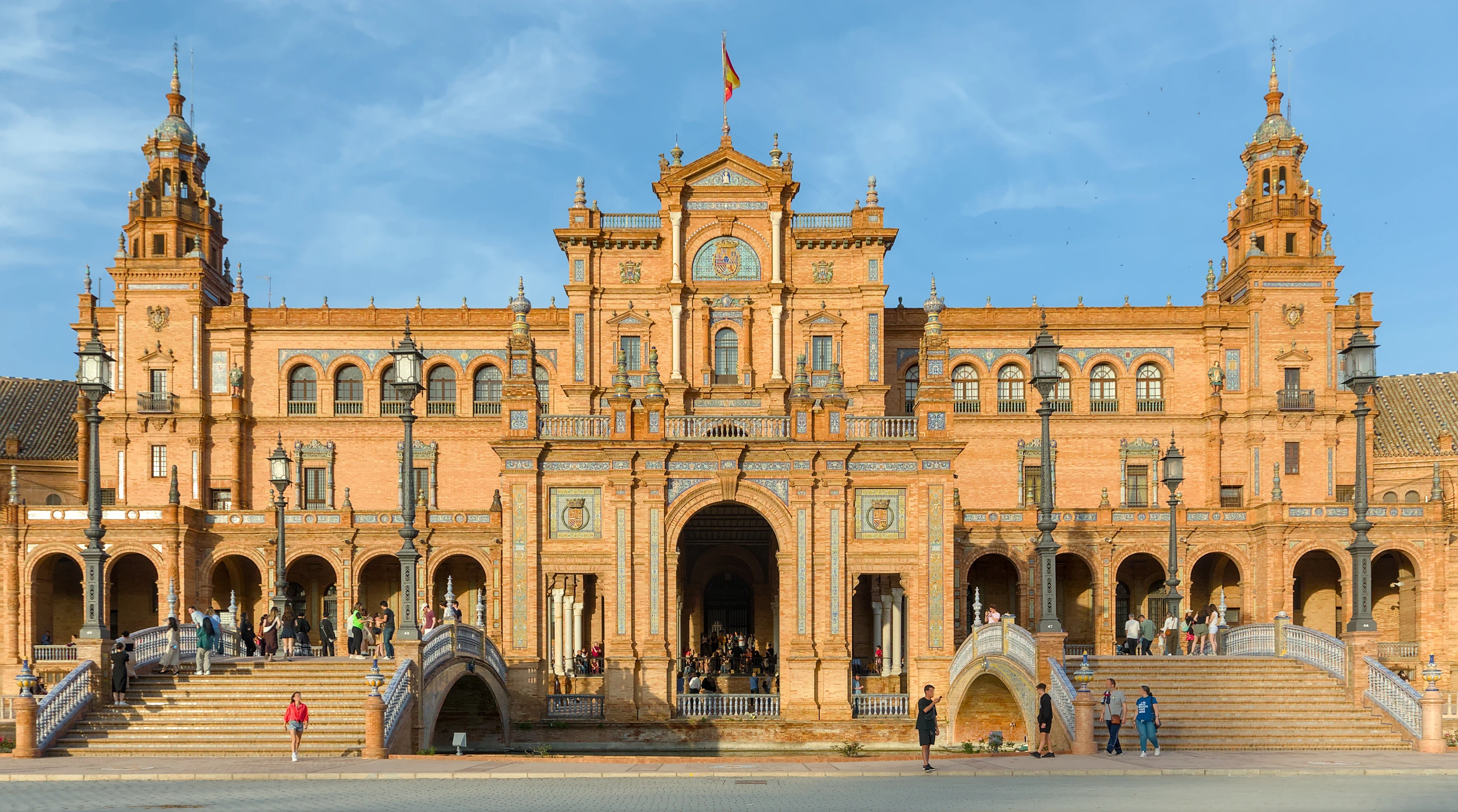 Vista real de la fachada de la Plaza de España en Sevilla